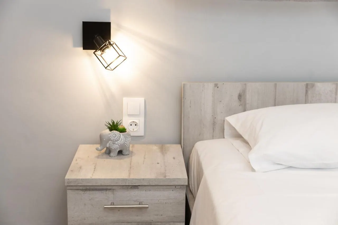 Little Miracle In Thessaloniki Apartment